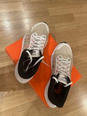 Беговые кроссовки NiKE