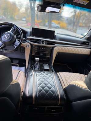Lexus LX 570 фото 11