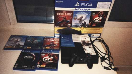 Продам sony playstation 4 slim black 1TB