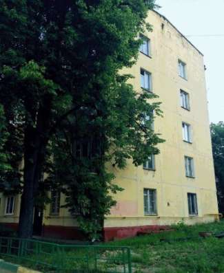 Продам однокомнатную квартиру в Москве. Жилая площадь 32 кв.м. Этаж 2. Дом панельный.