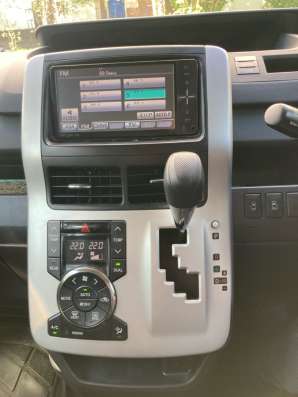 Toyota voxy в Москве фото 3