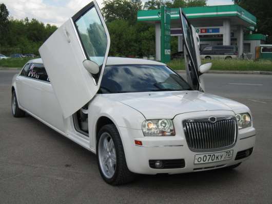 Прокат лимузина Chrysler 300C bentley