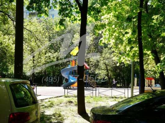 Продам однокомнатную квартиру в Москве. Жилая площадь 35,20 кв.м. Этаж 1. Дом панельный.