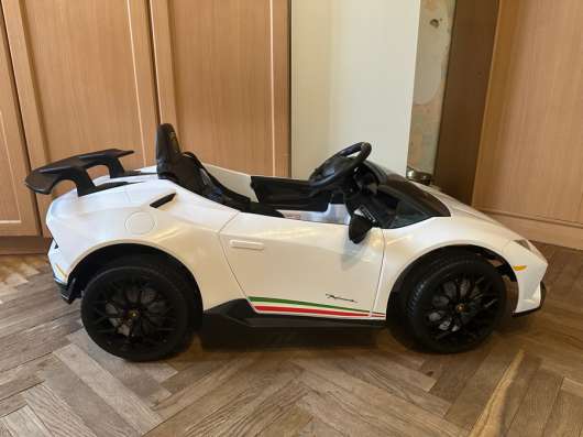 Продаю детский электромобиль Lamborghini