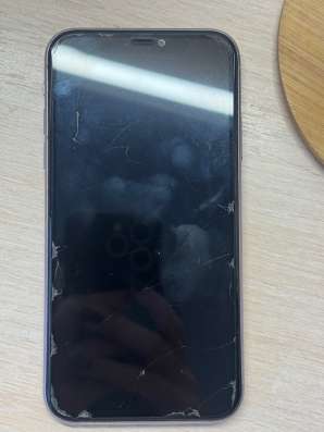 Продаю 11 айфон 256 гб