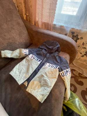 Продам ветровку и дженсовку