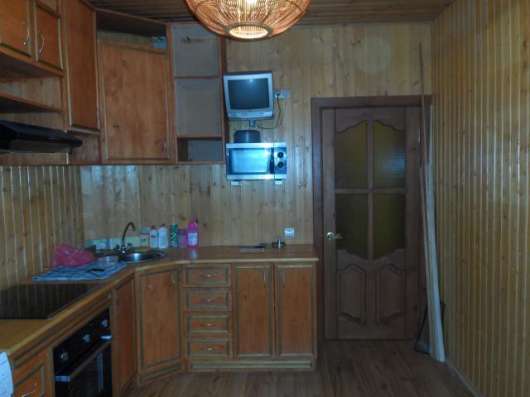 Продам трехкомнатную квартиру в Раменское. Жилая площадь 79 кв.м. Этаж 7. Дом кирпичный.