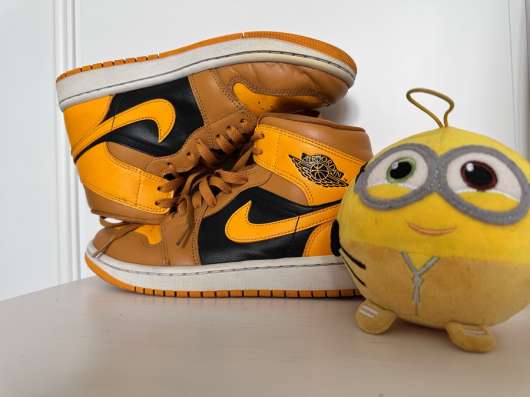 Air Jordan 1 Mid chutney taxi