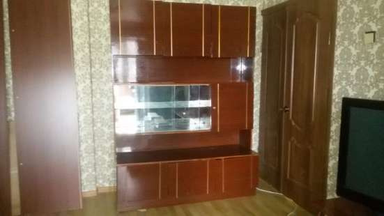 Отдам бесплатно сервант и секретер