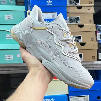 Кроссовки adidas, белые в Москве