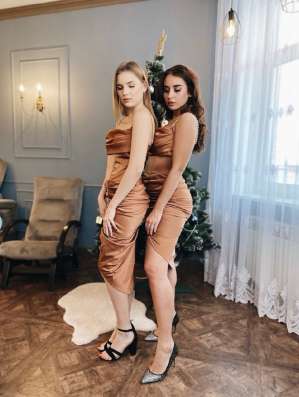 Платья женские S, M