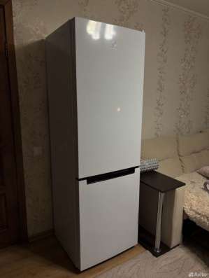 Холодильник Indesit DF 4180 W