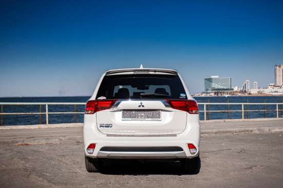 MITSUBISHI OUTLANDER PHEV GG2W в Хабаровске фото 9
