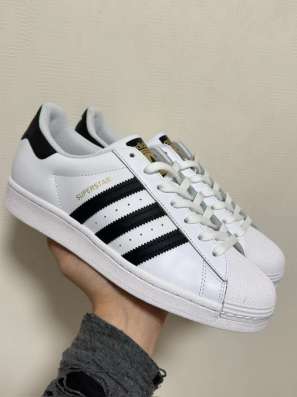Черные кроссовки Adidas
