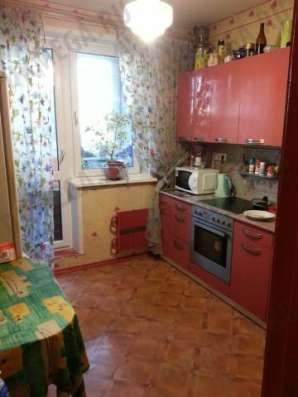 Продам четырехкомнатную квартиру в Москве. Жилая площадь 77 кв.м. Этаж 3. Дом кирпичный. в Москве фото 3