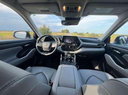 Toyota Highlander 2021г. в Москве фото 16