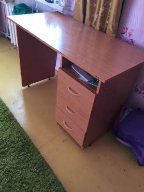 Стол для школьника на ножках