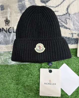 Шапка Moncler в Тюмени