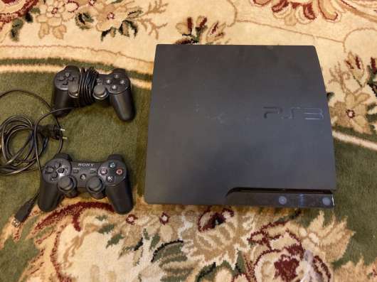 Sony ps3 slim 150gb + 2 джойстика