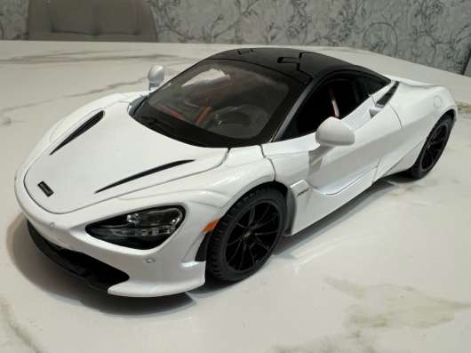Машинка металлическая 1:24 McLaren
