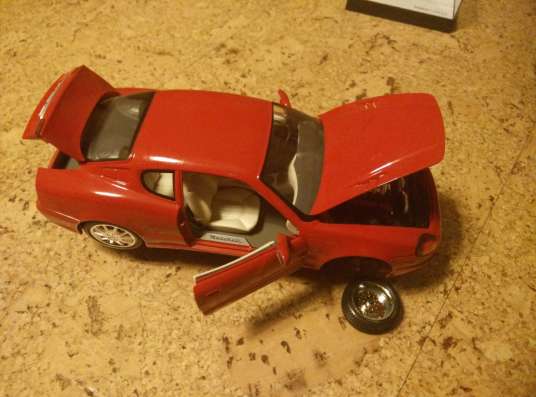 Maserati 3200 GT 1998 1/18 BBurago
