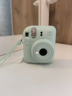 Фотоаппарат с мгновенной печатью instax mini12