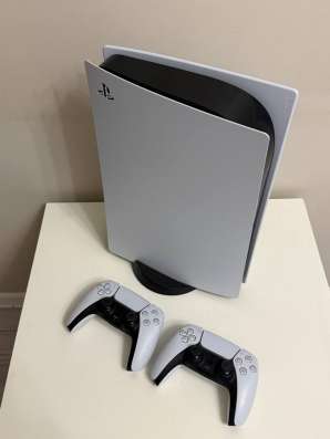 Playstation 5 с дисководом + 2 джостика