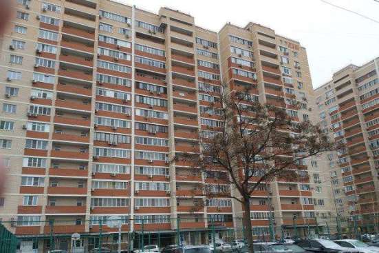Продам однокомнатную квартиру в Краснодар.Жилая площадь 48,30  кв.м.Этаж 10.Дом кирпичный.