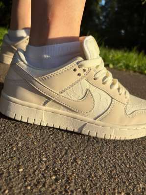 Кроссовки NIKE
