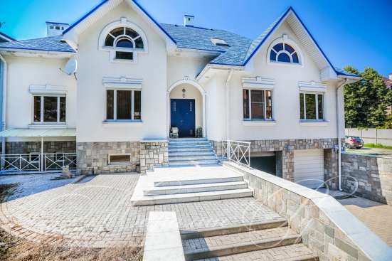 Продам дом в Ростов-на-Дону.Жилая площадь 500  кв.м.