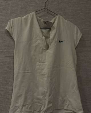 Женская футболка Nike