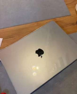 Macbook Air 15 m4 16gb 256gb