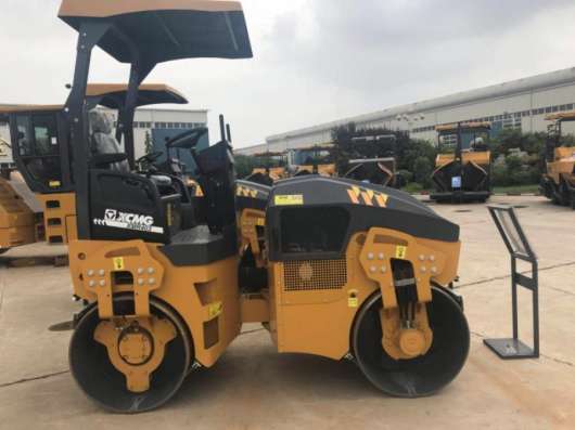 Каток XCMG XMR403