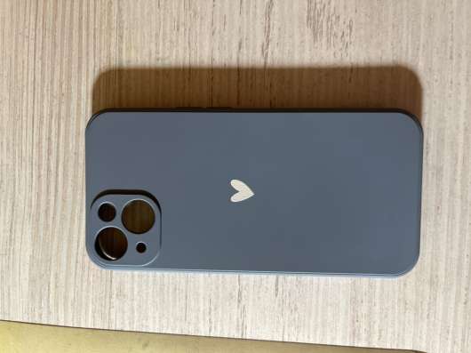Чехол на iPhone 13
