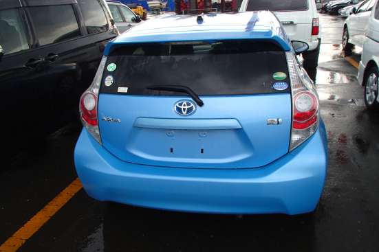 Toyota Aqua гибридный хетчбек в Москве фото 6