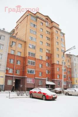 Продам четырехкомнатную квартиру в Вологда.Жилая площадь 100  кв.м.Дом кирпичный.Есть Балкон.