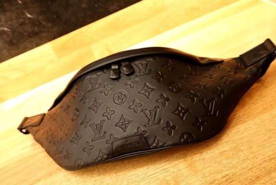 Продам сумочку LV