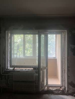 Дверь с окном в Астрахани