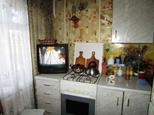 Продам двухкомнатную квартиру в Воскресенске. Жилая площадь 42 кв.м. Этаж 1. Дом кирпичный.