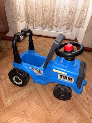 Игрушечная машина в Адлере