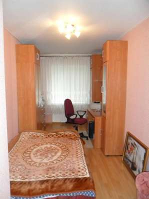 Продам трехкомнатную квартиру в Вологда.Жилая площадь 58  кв.м.Дом кирпичный.Есть Балкон.
