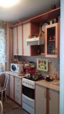 Продам трехкомнатную квартиру в Коломне. Этаж 1. Дом панельный. Есть балкон.