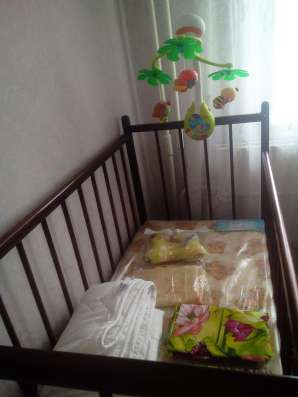 Продам кроватку с матрасом
