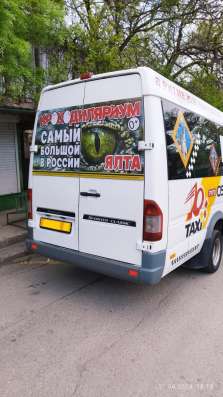 Реклама перфорированной пленкой на стёклах