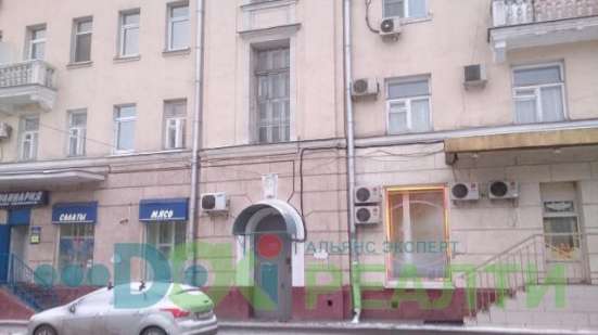 Продам четырехкомнатную квартиру в Москве. Жилая площадь 81 кв.м. Этаж 3. Дом кирпичный.
