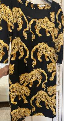 Эффектное платье Versace✨