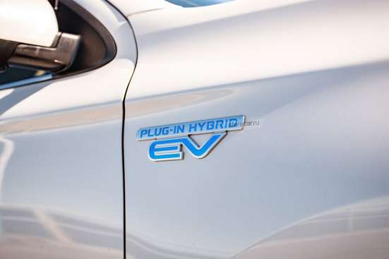 MITSUBISHI OUTLANDER PHEV GG2W в Хабаровске фото 5