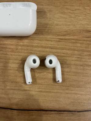 Продаю оригинальные AirPods Pro в Магадане