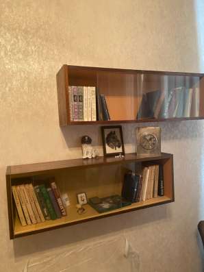 Навесные книжные полки