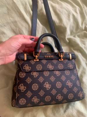 Продам сумочку Guess в Королёве